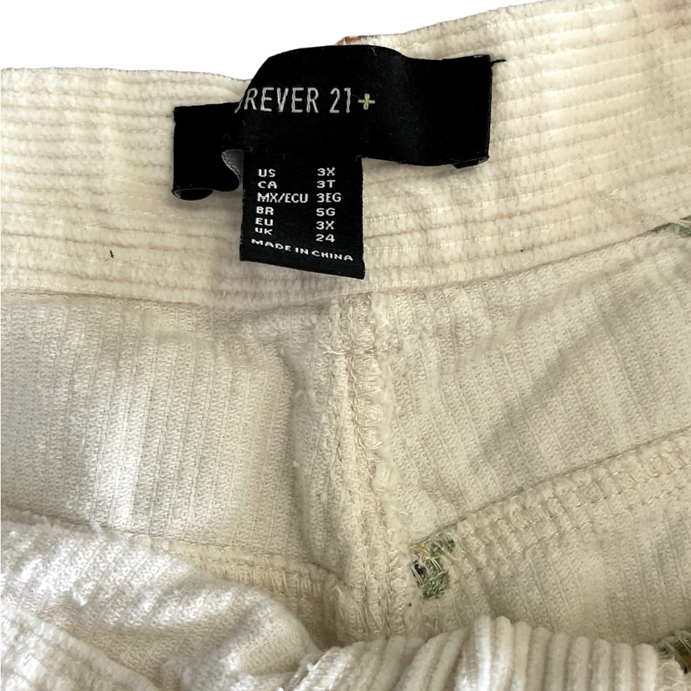Forever 21+ Smiley Face Corduroy Shorts Size 3X - Picture 6 of 7